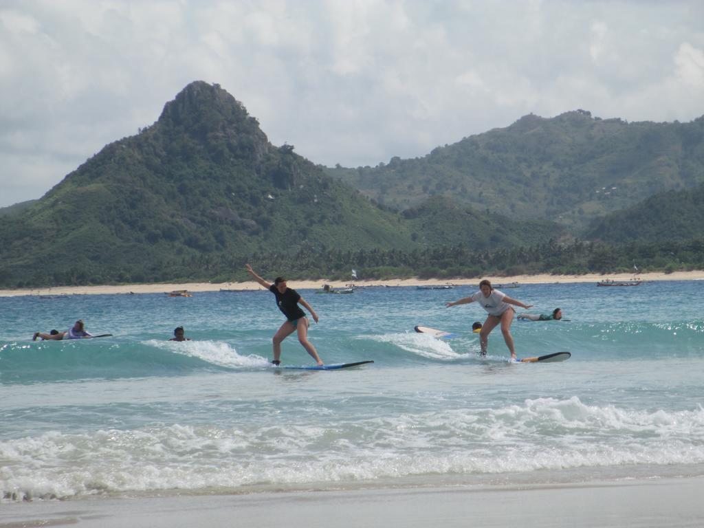 Selong Belanak Bungalows Esterno foto