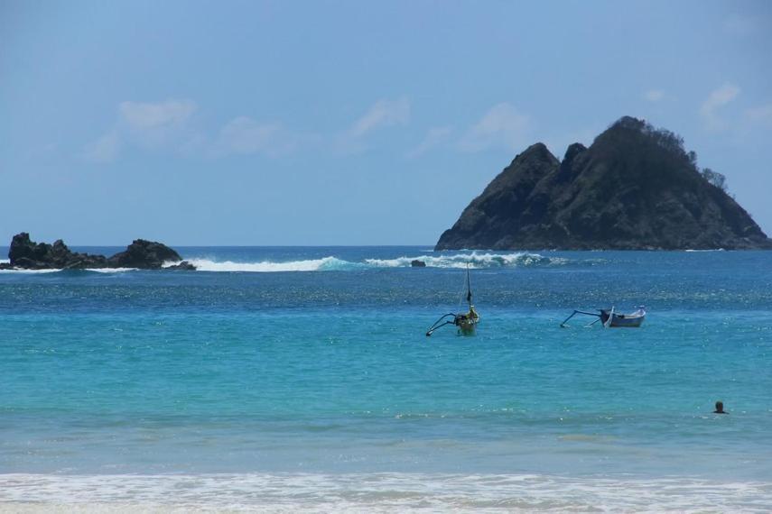 Selong Belanak Bungalows Esterno foto